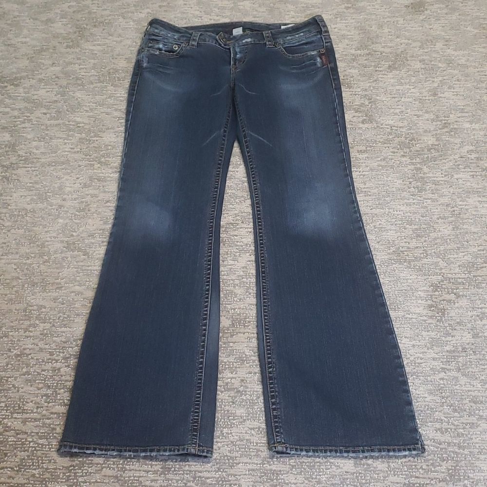 Silver brand Tuesday boot 👢 cut jeans - Picture 4 of 10
